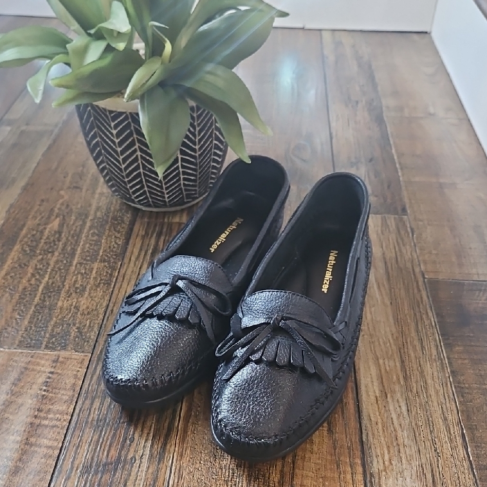 New Naturalizer Black Leather Moccasins for Women. Size‎ 9